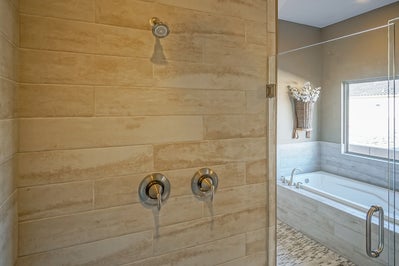 Owners Suite Bath - Victoria (Estates at Santa Monica)